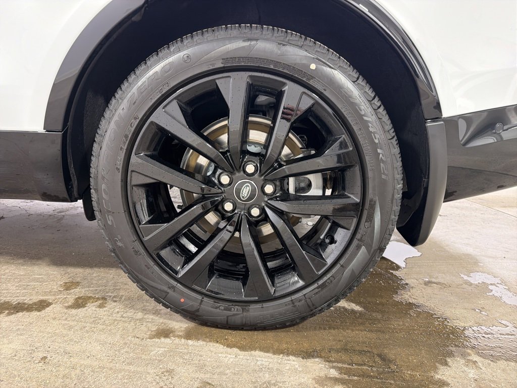 New 2026 Land Rover Discovery Dynamic SE image 29