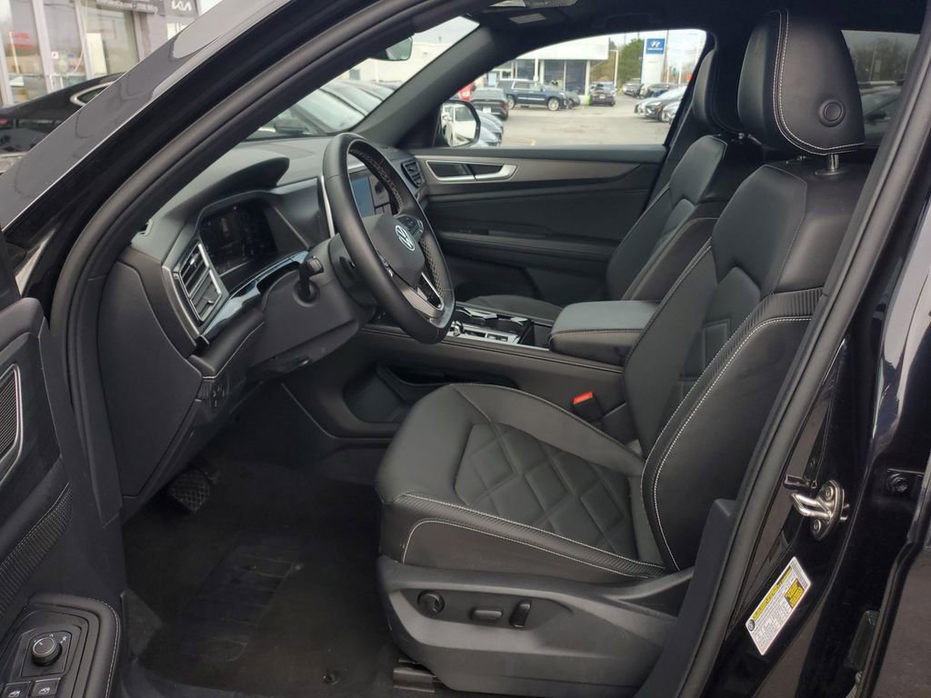 Used 2025 Volkswagen Atlas Cross Sport SE FWD image 13