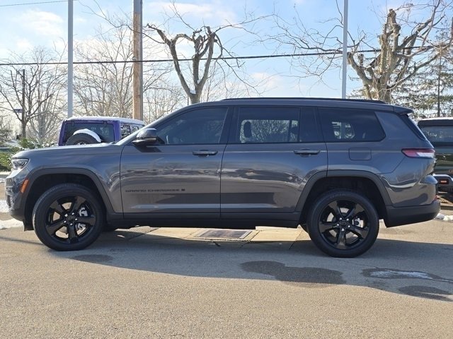 Used 2025 Jeep Grand Cherokee L Altitude image 26