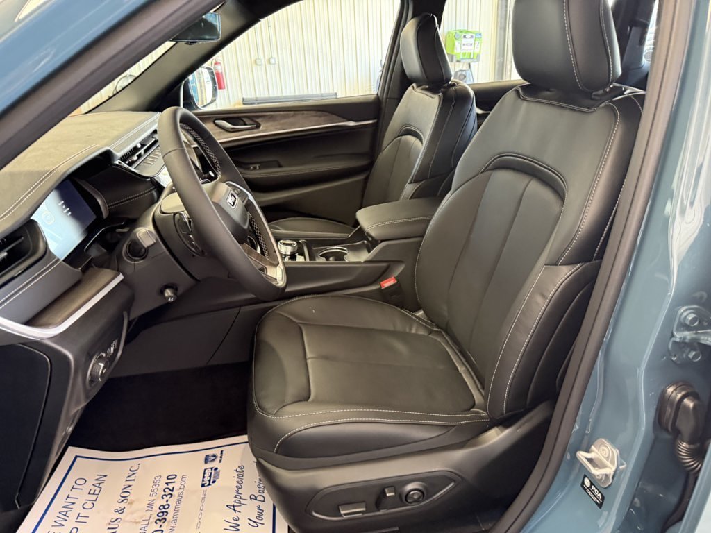 New 2027 Jeep Grand Cherokee Limited AWD/4WD image 11