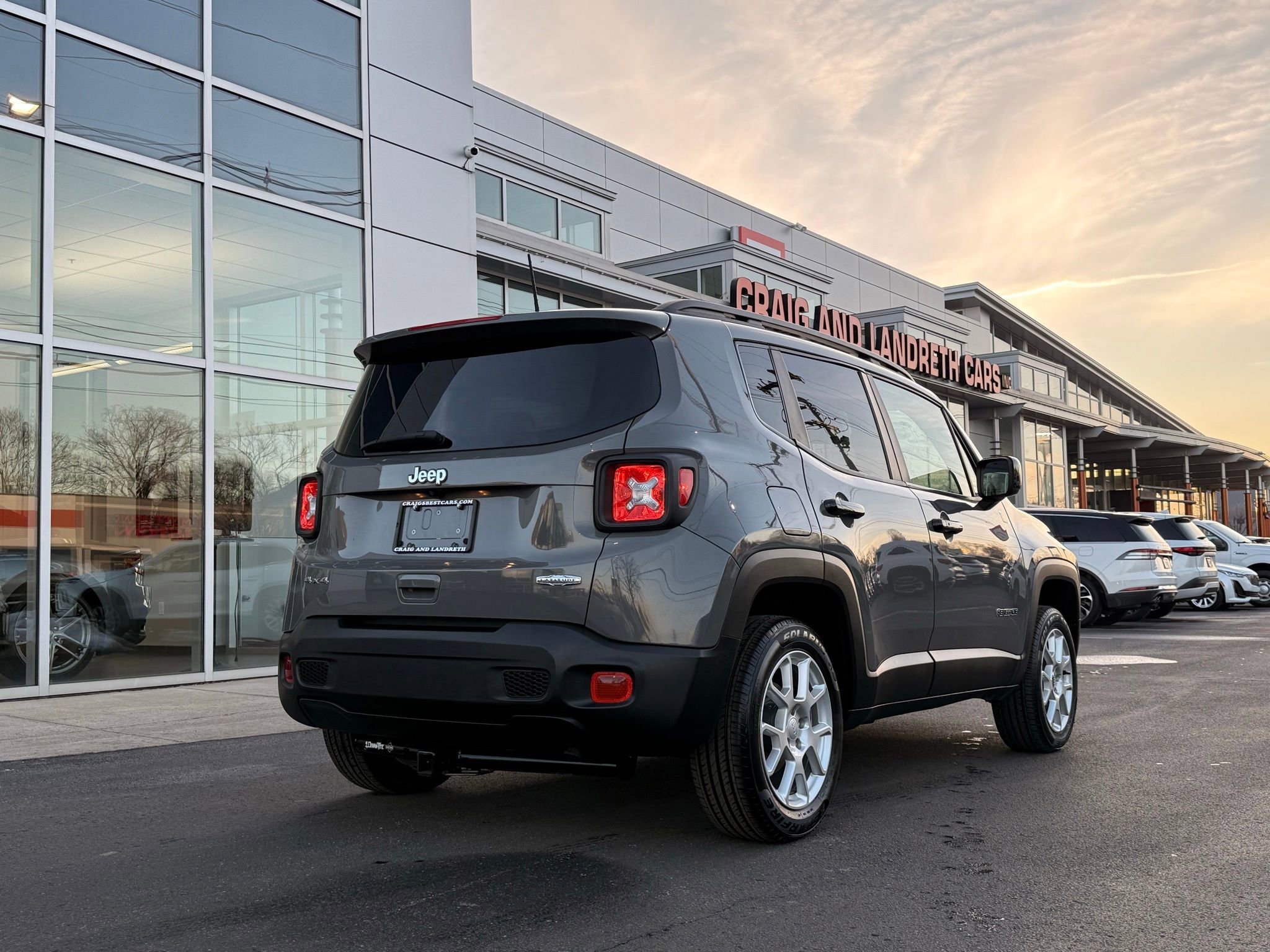 Used 2019 Jeep Renegade Latitude w/ Cold Weather Group image 4