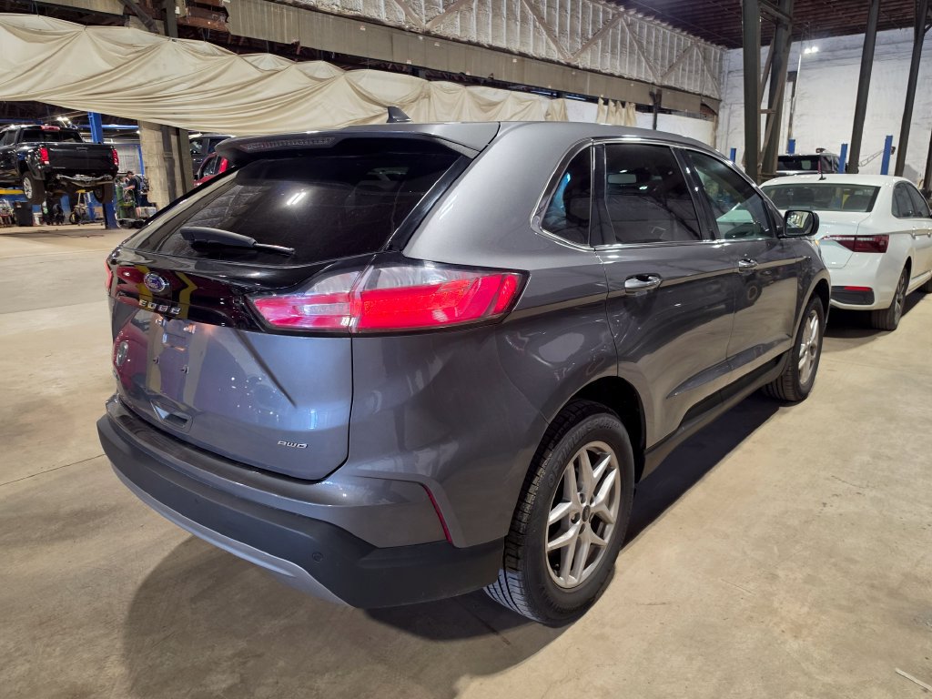 Used 2024 Ford Edge SEL AWD/4WD image 2