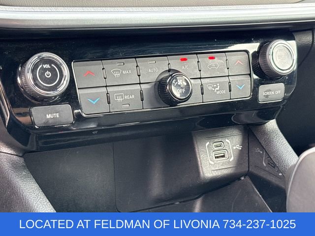 Used 2025 Jeep Compass Limited AWD/4WD image 17