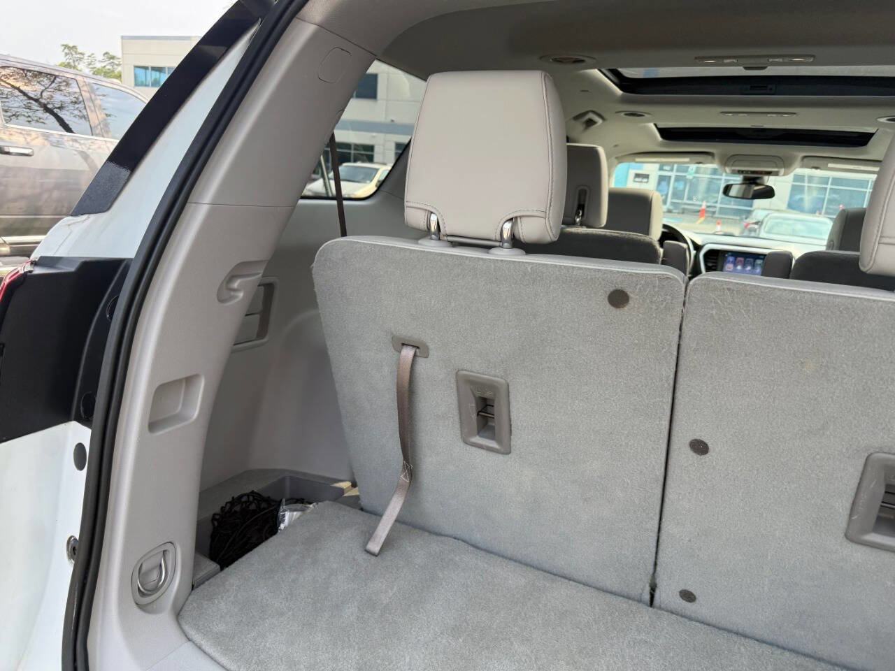 Used 2018 GMC Acadia SLT w/ LPO, Cargo Package image 39