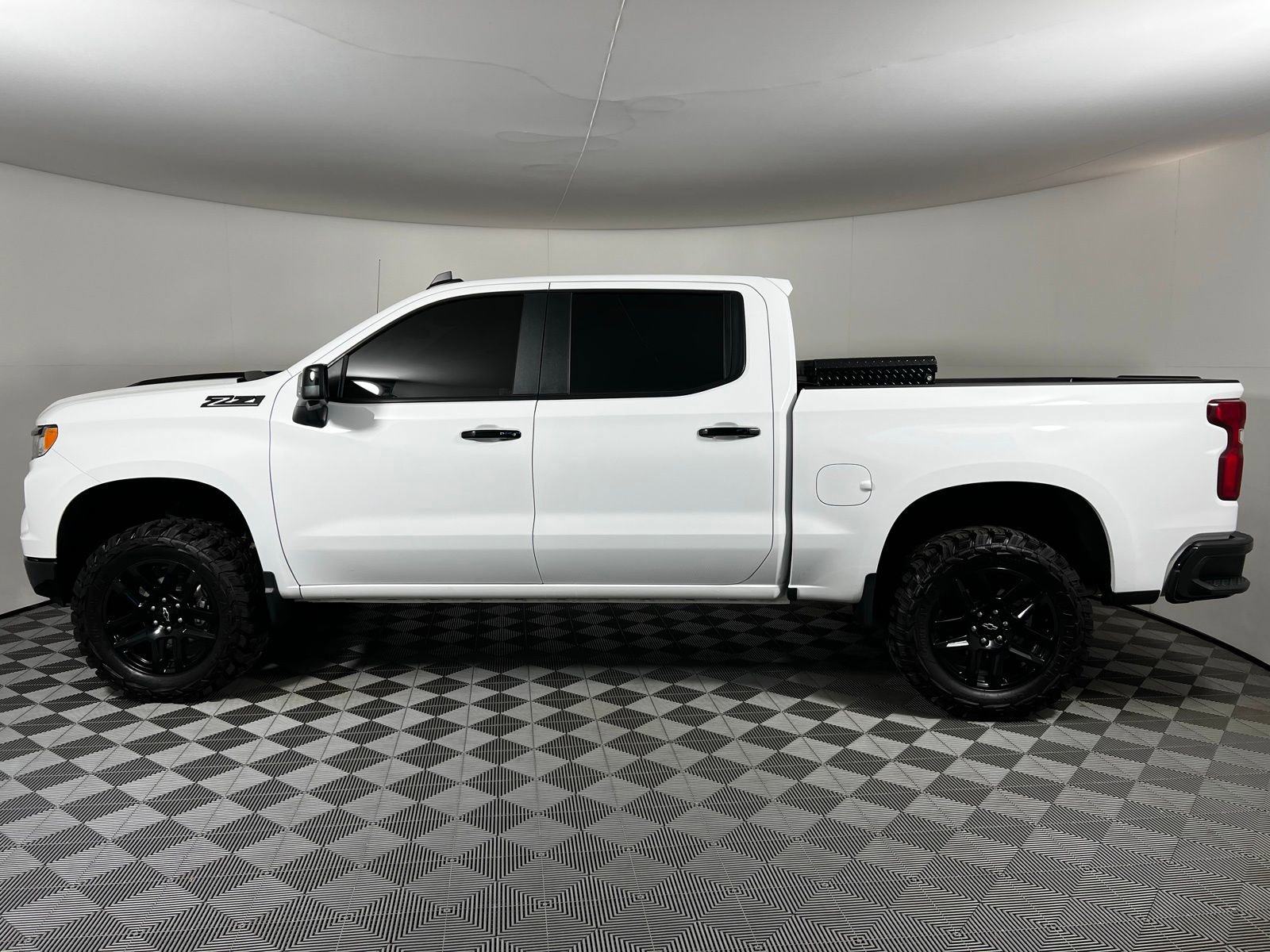 Used 2025 Chevrolet Silverado 1500 LT Trail Boss w/ Convenience Package II image 8