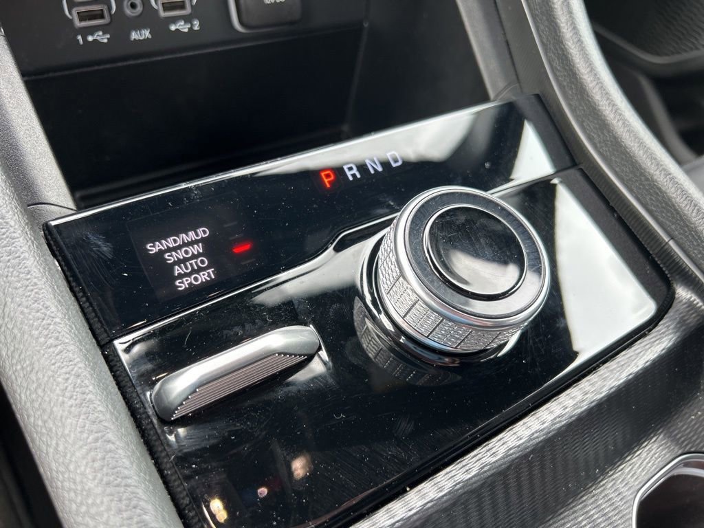 Used 2025 Jeep Grand Cherokee L Limited w/ Black Appearance Package AWD/4WD image 39