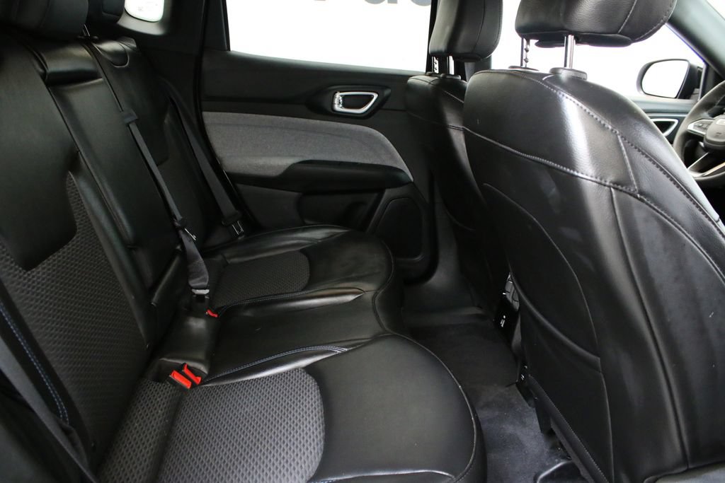 Used 2023 Jeep Compass Latitude w/ Convenience Group AWD/4WD image 34