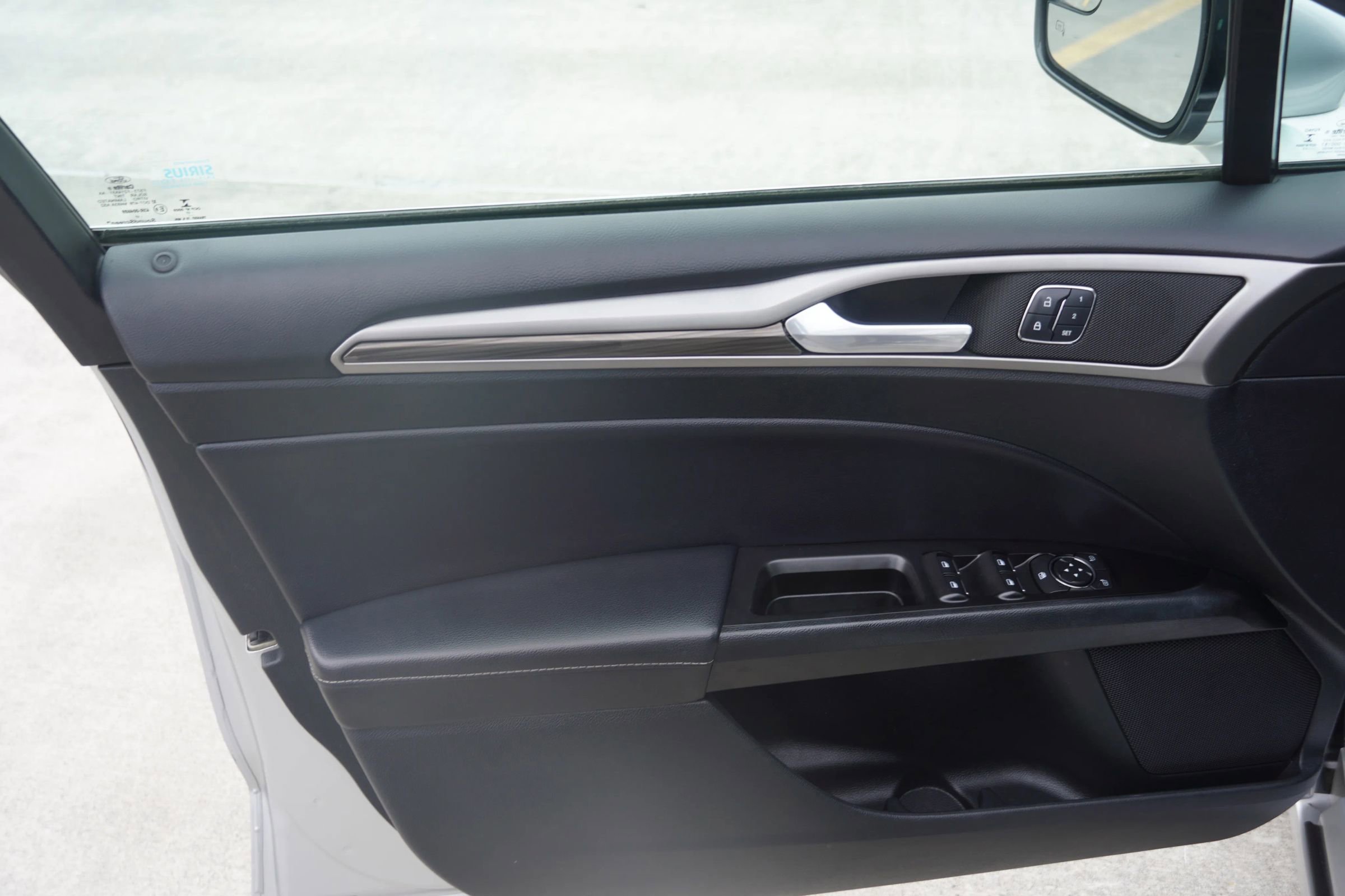 Used 2017 Ford Fusion SE image 39