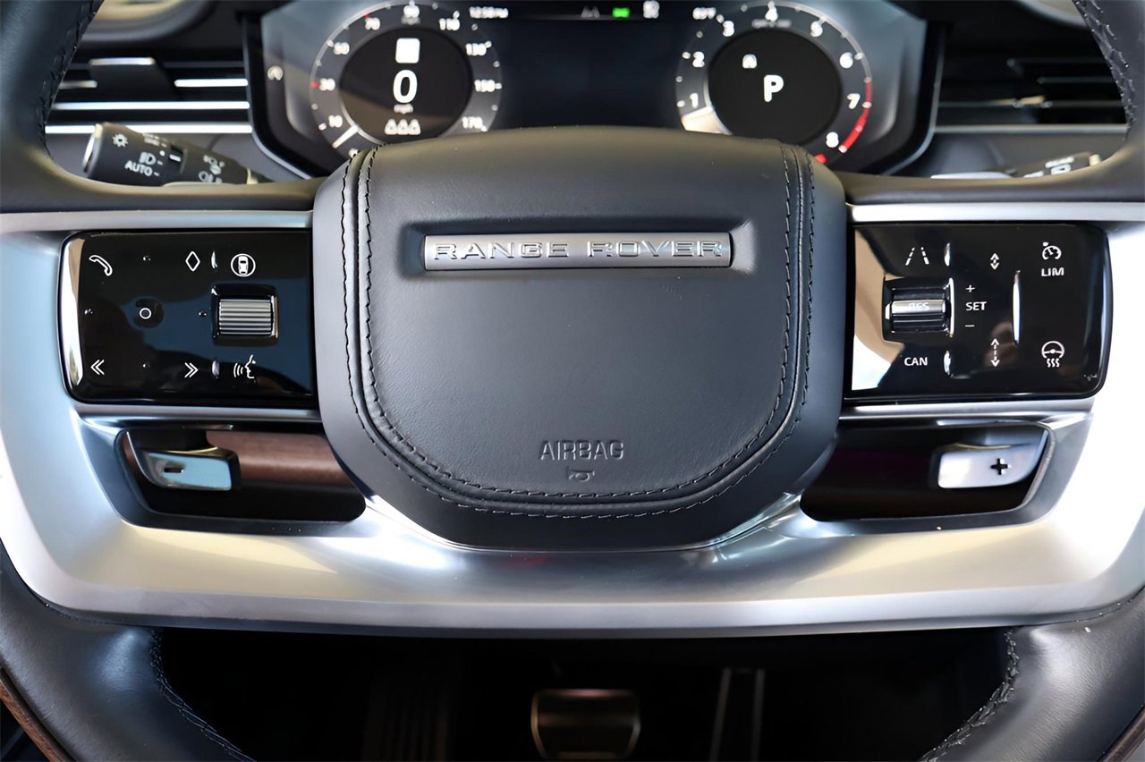 Used 2024 Land Rover Range Rover Long Wheelbase Autobiography image 18