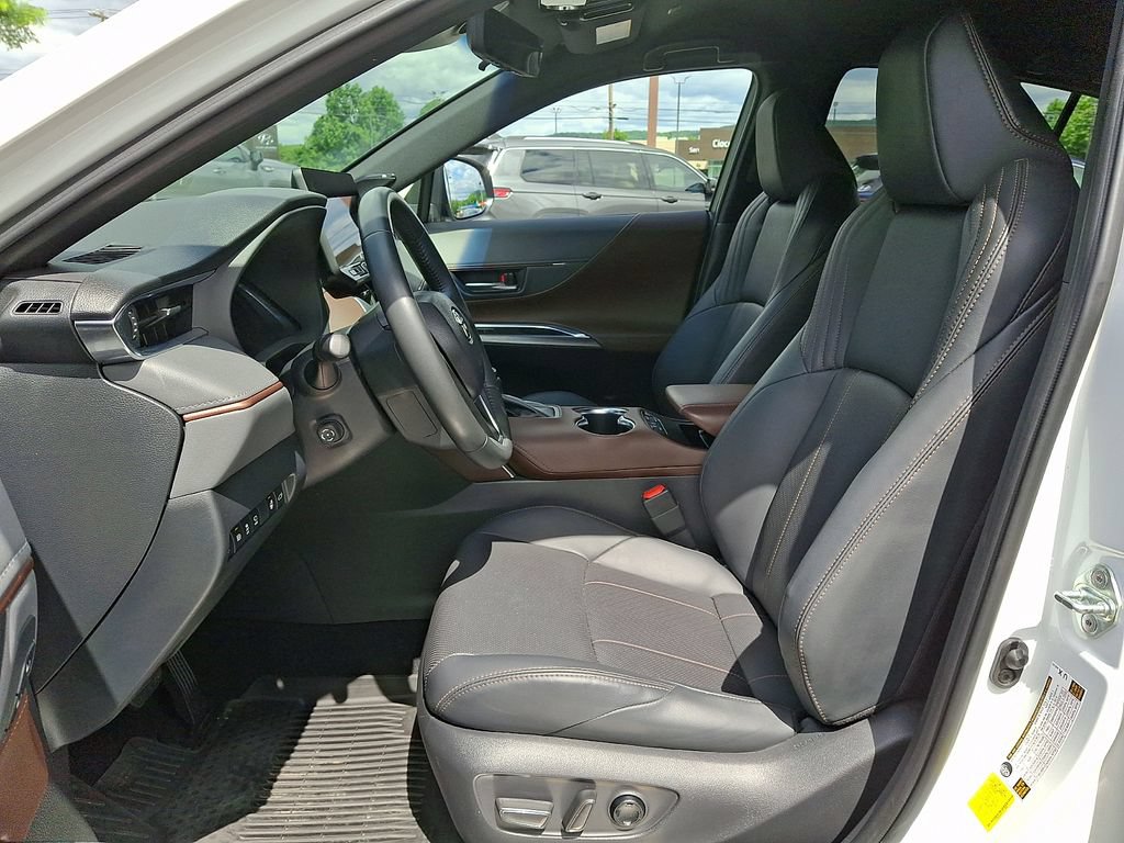 Used 2024 Toyota Venza Limited AWD/4WD image 15