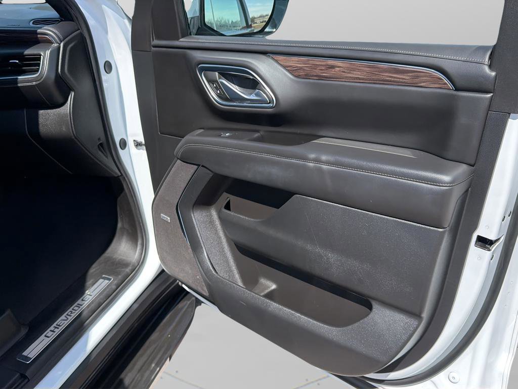 Used 2024 Chevrolet Suburban LT RWD image 10