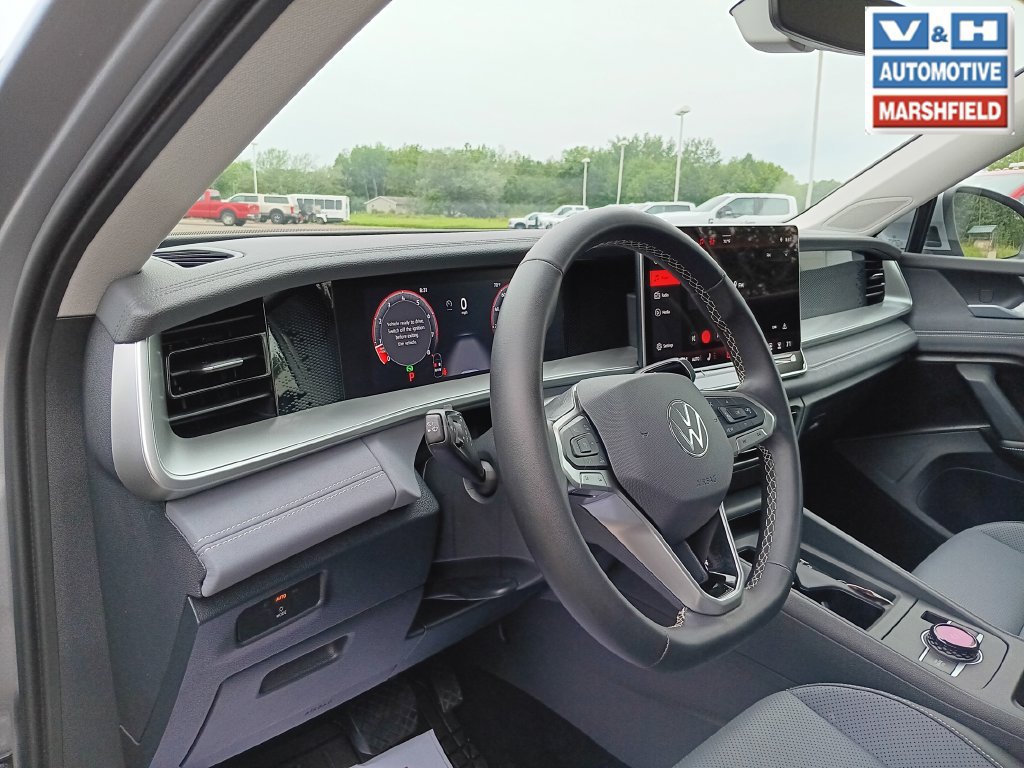 Used 2026 Volkswagen Tiguan SE AWD/4WD image 13