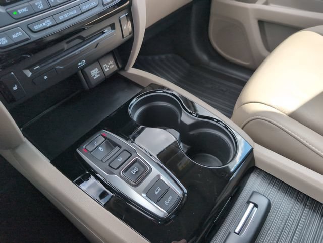 Used 2019 Honda Pilot Touring image 30