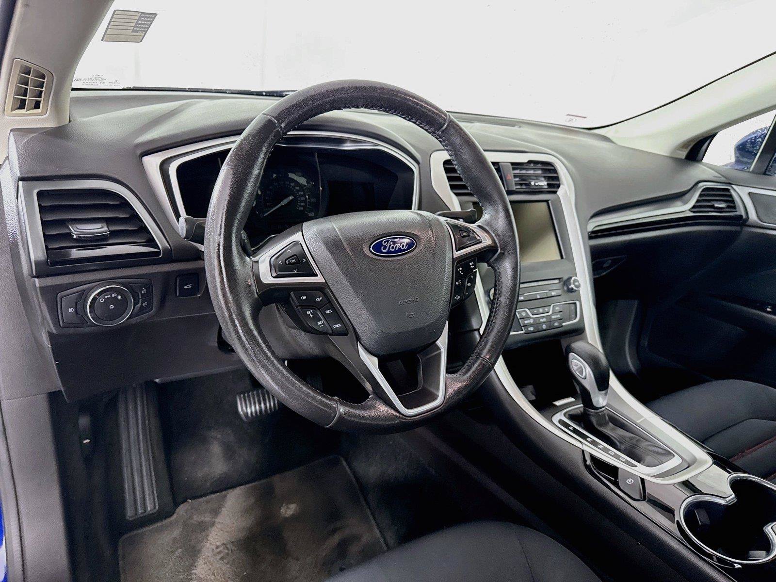Used 2016 Ford Fusion SE FWD image 4