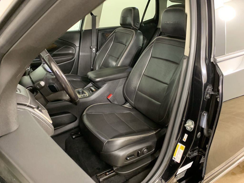 Used 2020 GMC Terrain Denali w/ GMC Pro Grade Package AWD/4WD image 31