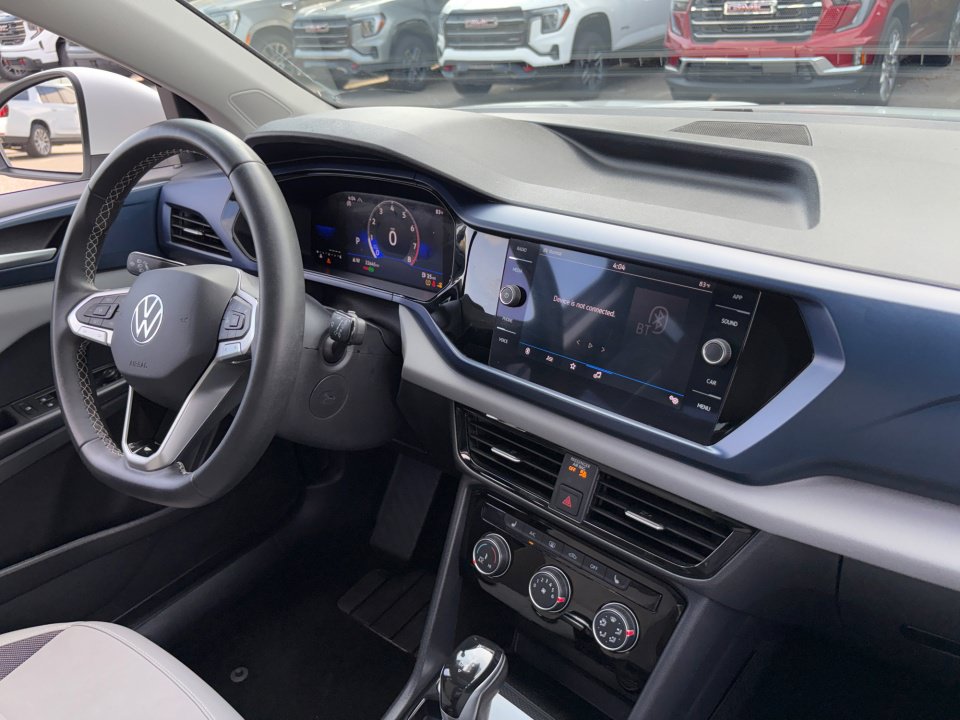 Used 2023 Volkswagen Taos SE w/ Panoramic Sunroof Package AWD/4WD image 28