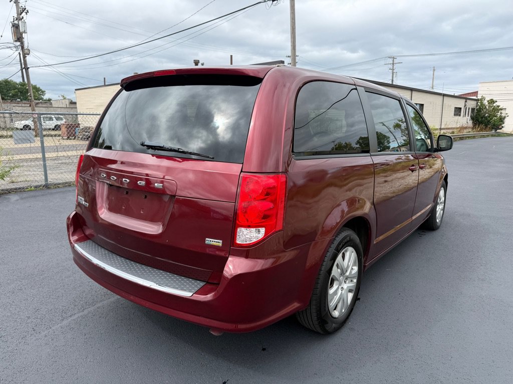 Used 2018 Dodge Grand Caravan SE FWD image 4