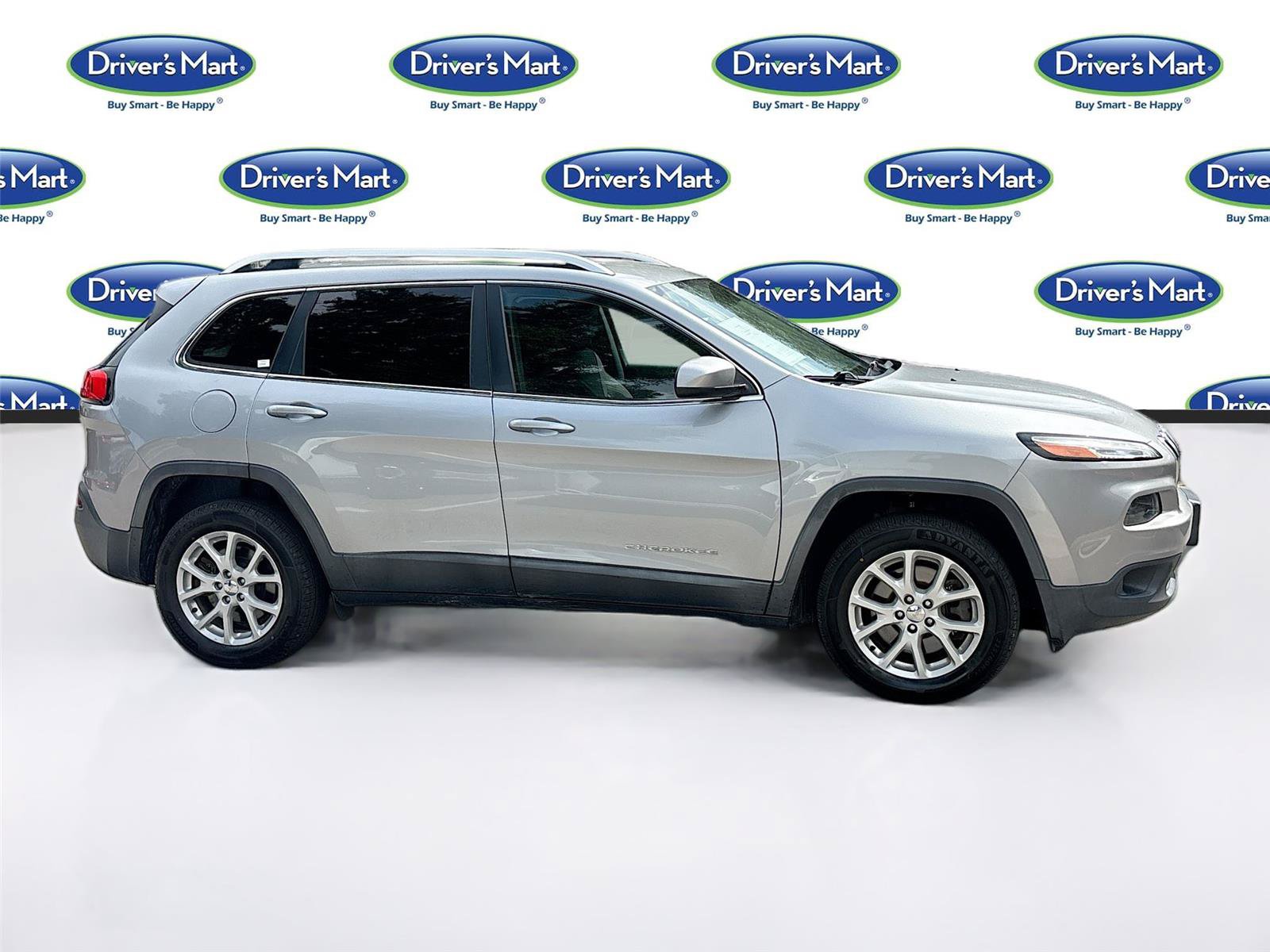 Used 2017 Jeep Cherokee Latitude w/ Cold Weather Group AWD/4WD image 8