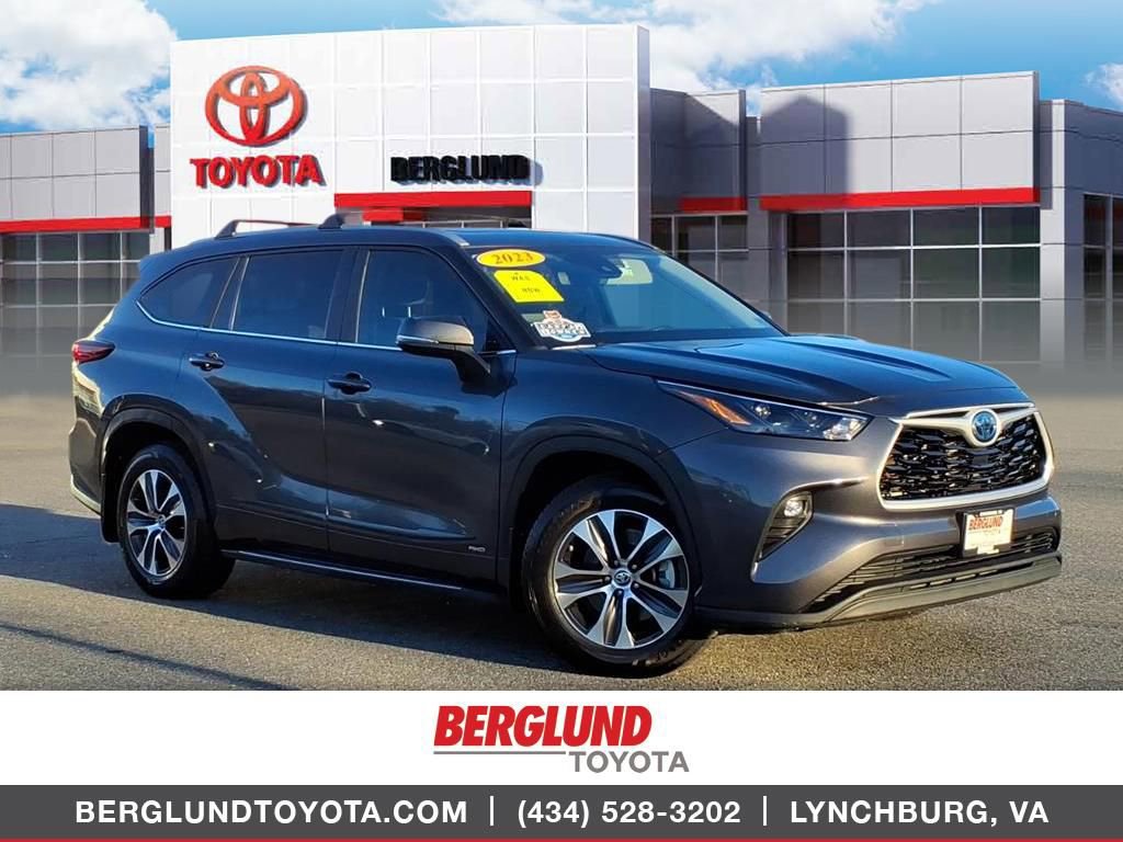 Used 2023 Toyota Highlander XLE image 1