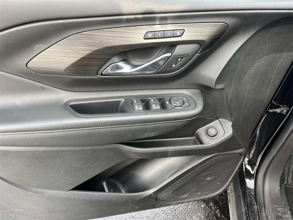 Used 2024 GMC Terrain SLT w/ Elevation Edition image 13