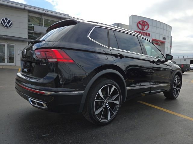 Certified 2024 Volkswagen Tiguan SEL R-Line image 8