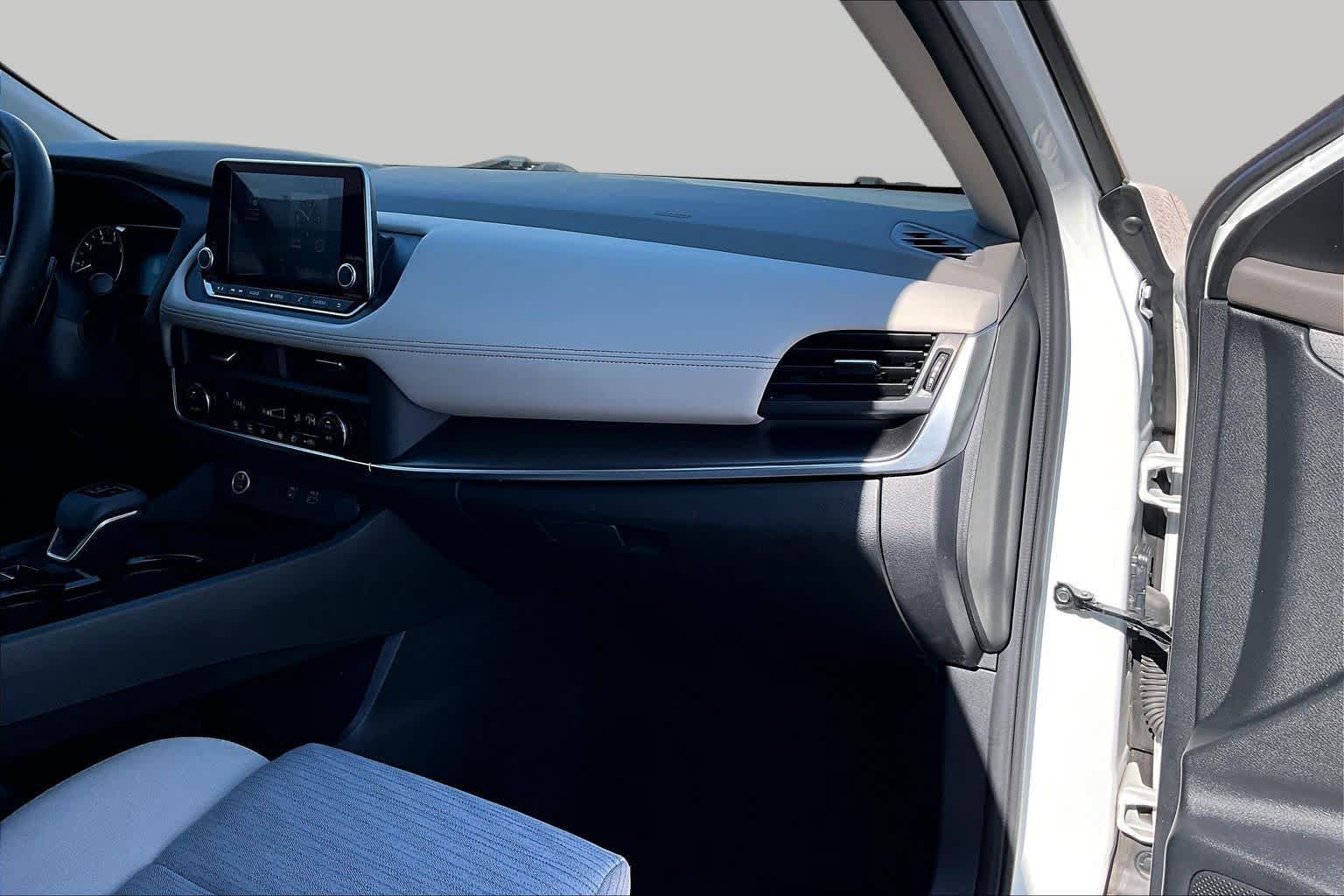 Certified 2023 Nissan Rogue SV FWD image 18