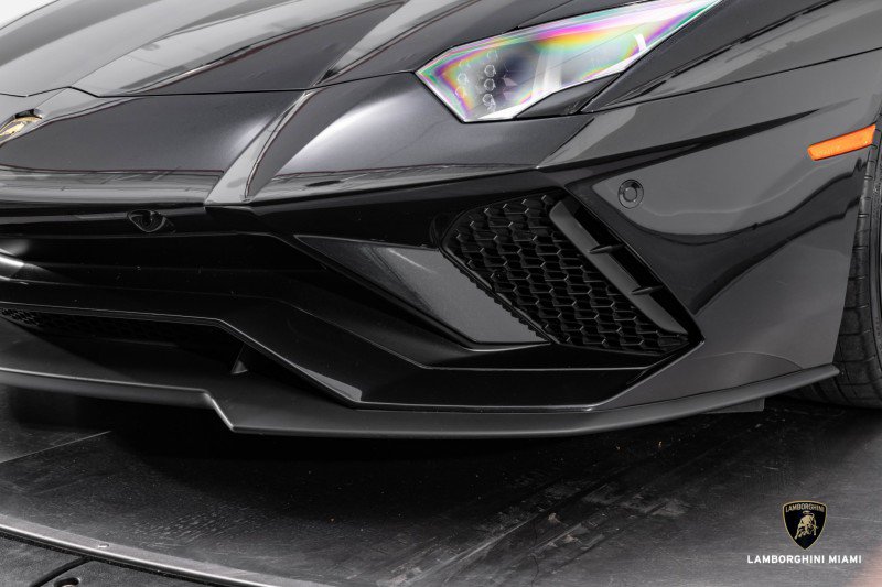 Used 2018 Lamborghini Aventador S image 18