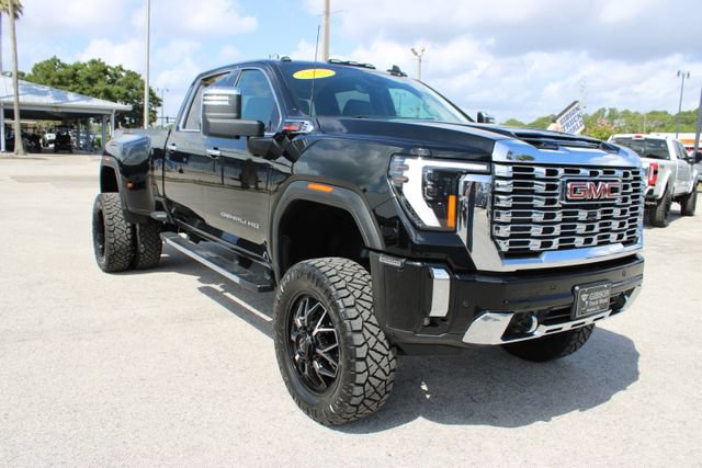 Used 2024 GMC Sierra 3500 Denali w/ Denali Reserve Package AWD/4WD image 16