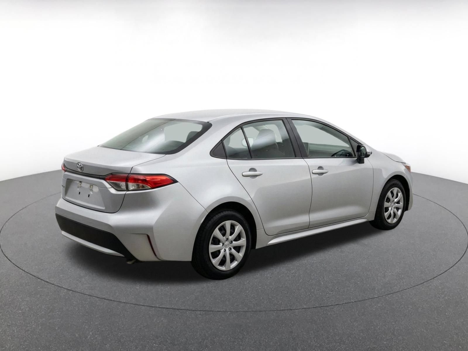 Used 2025 Toyota Corolla LE FWD image 9