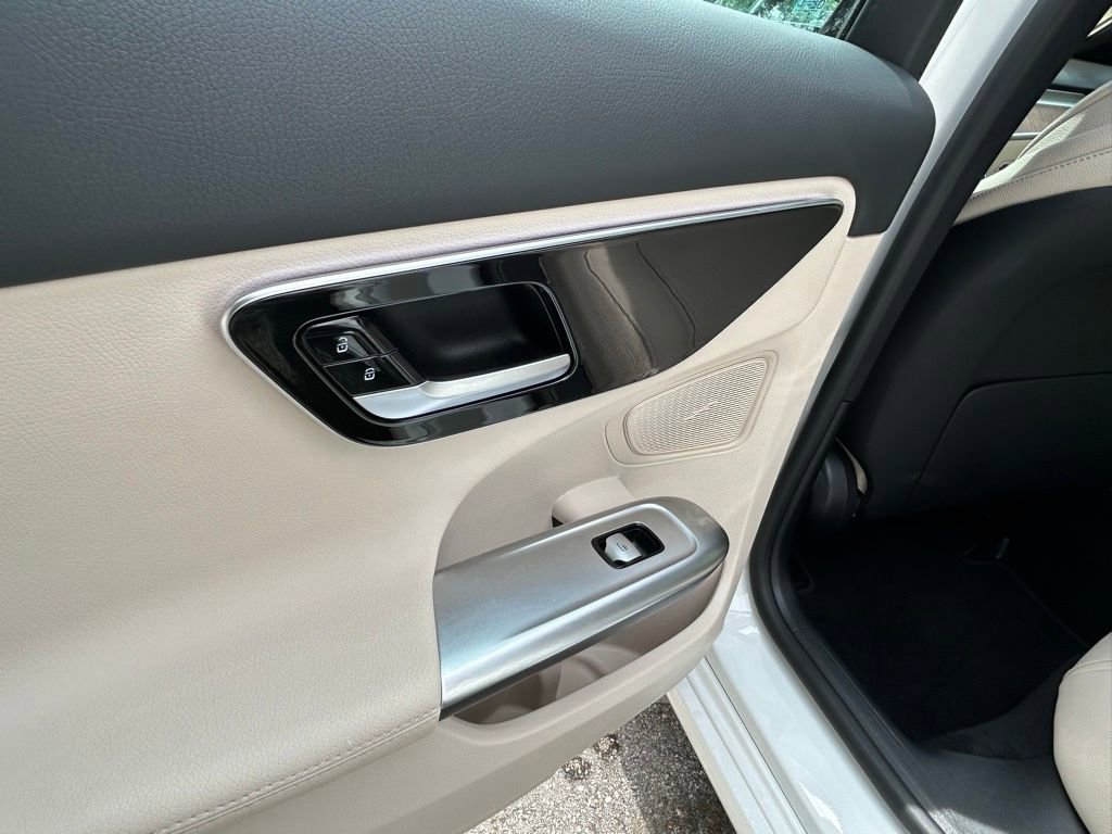 Used 2025 Mercedes-Benz C 300 4MATIC Sedan image 45