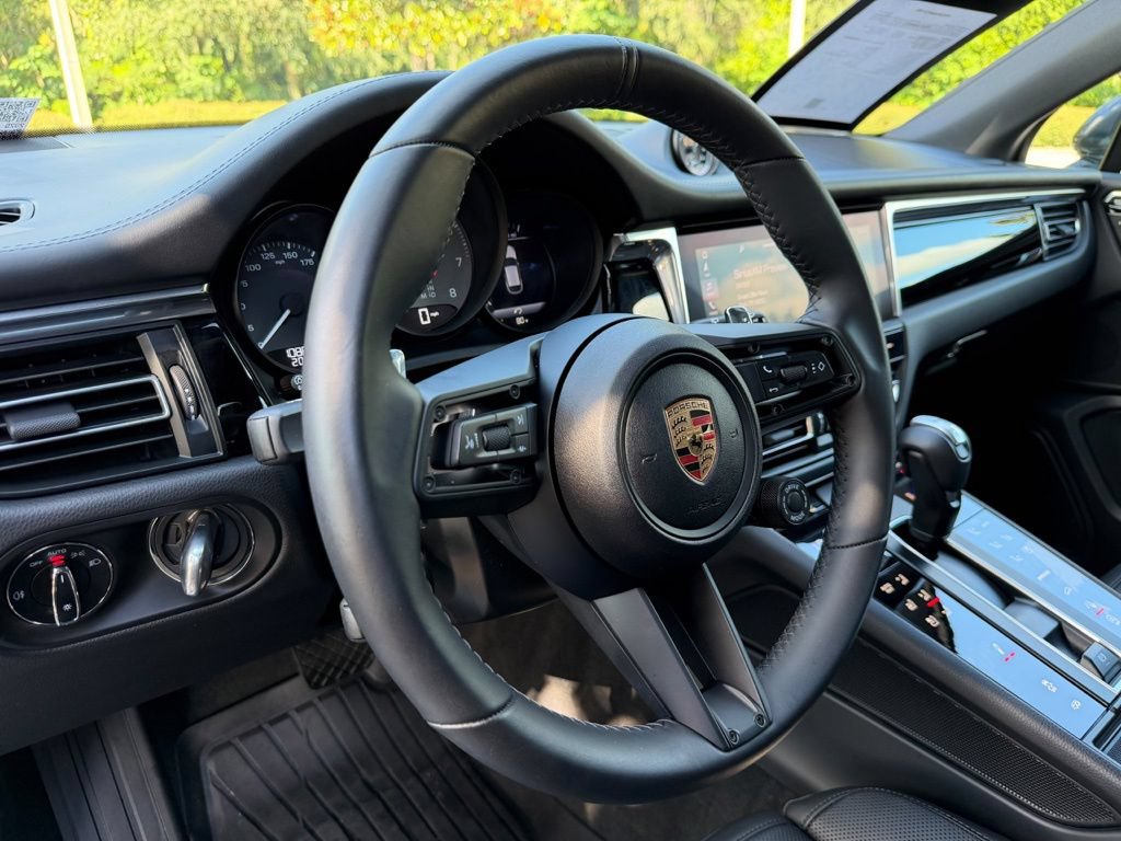 Certified 2025 Porsche Macan S AWD/4WD image 8