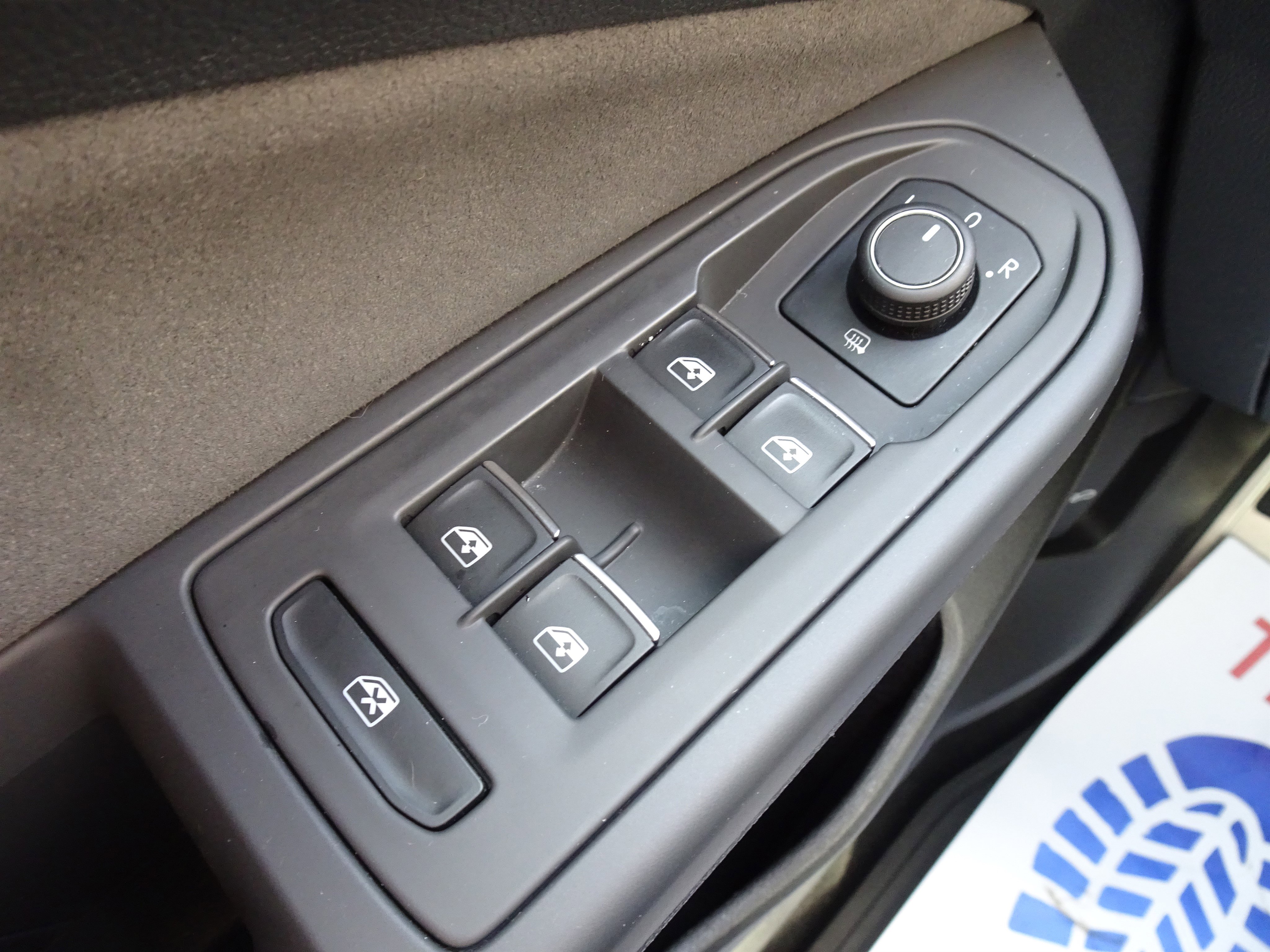 Used 2023 Volkswagen GTI 40th Anniversary Edition FWD image 22