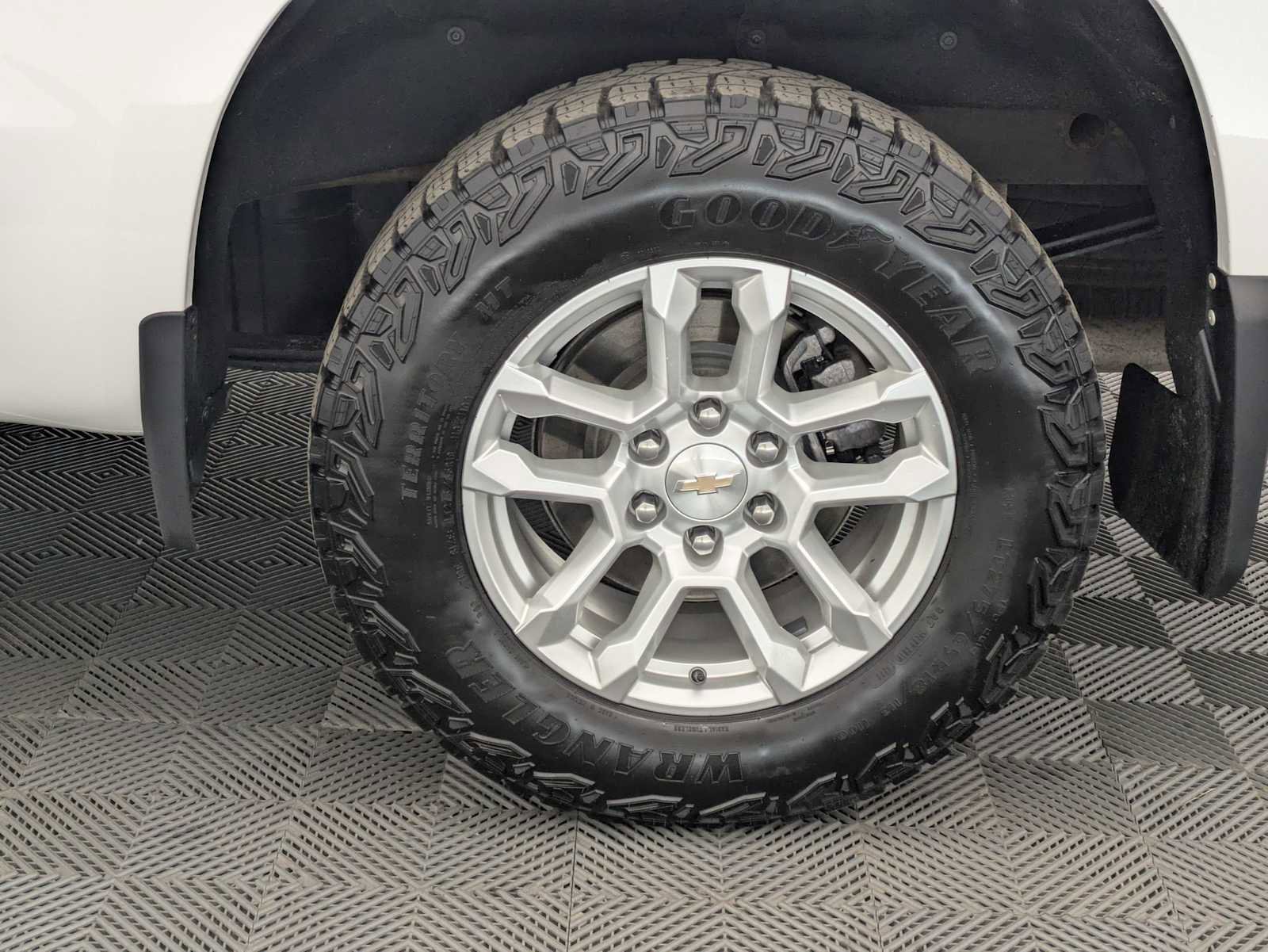 Used 2024 Chevrolet Silverado 1500 LT AWD/4WD image 14