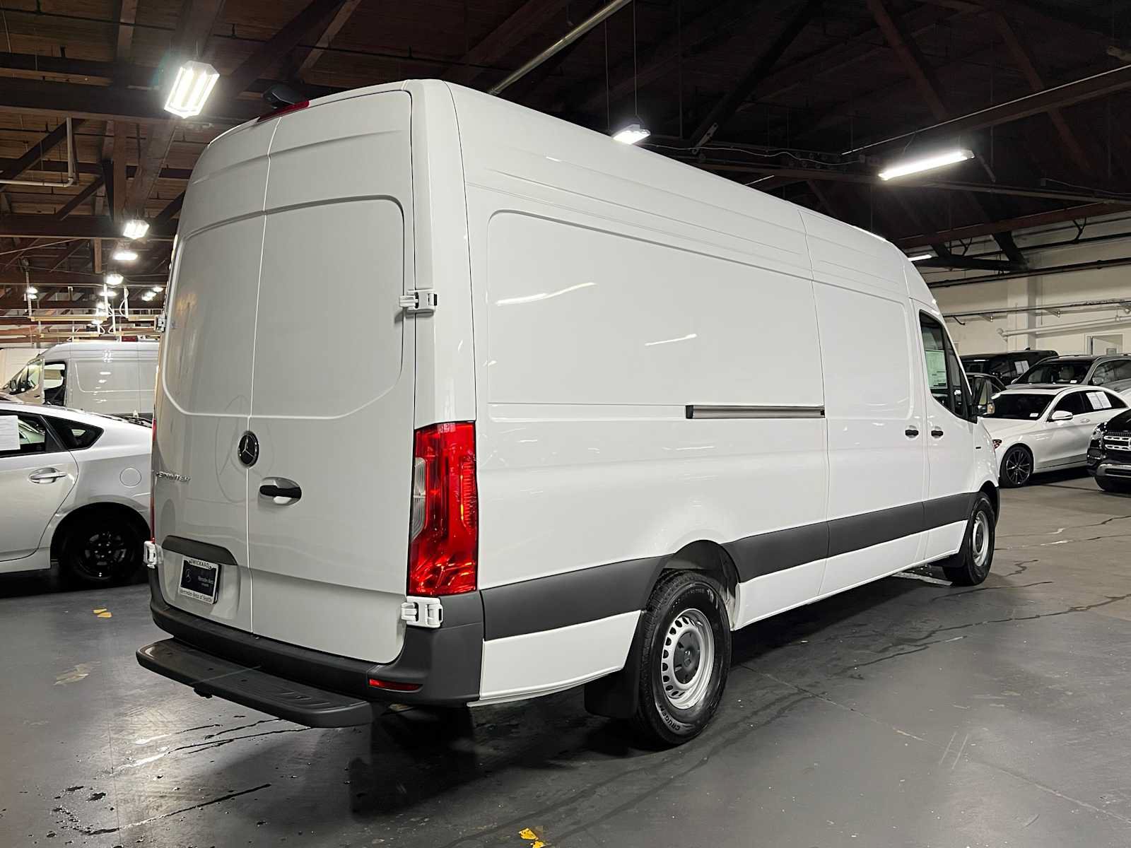 New 2025 Mercedes-Benz eSprinter 170 Cargo image 3