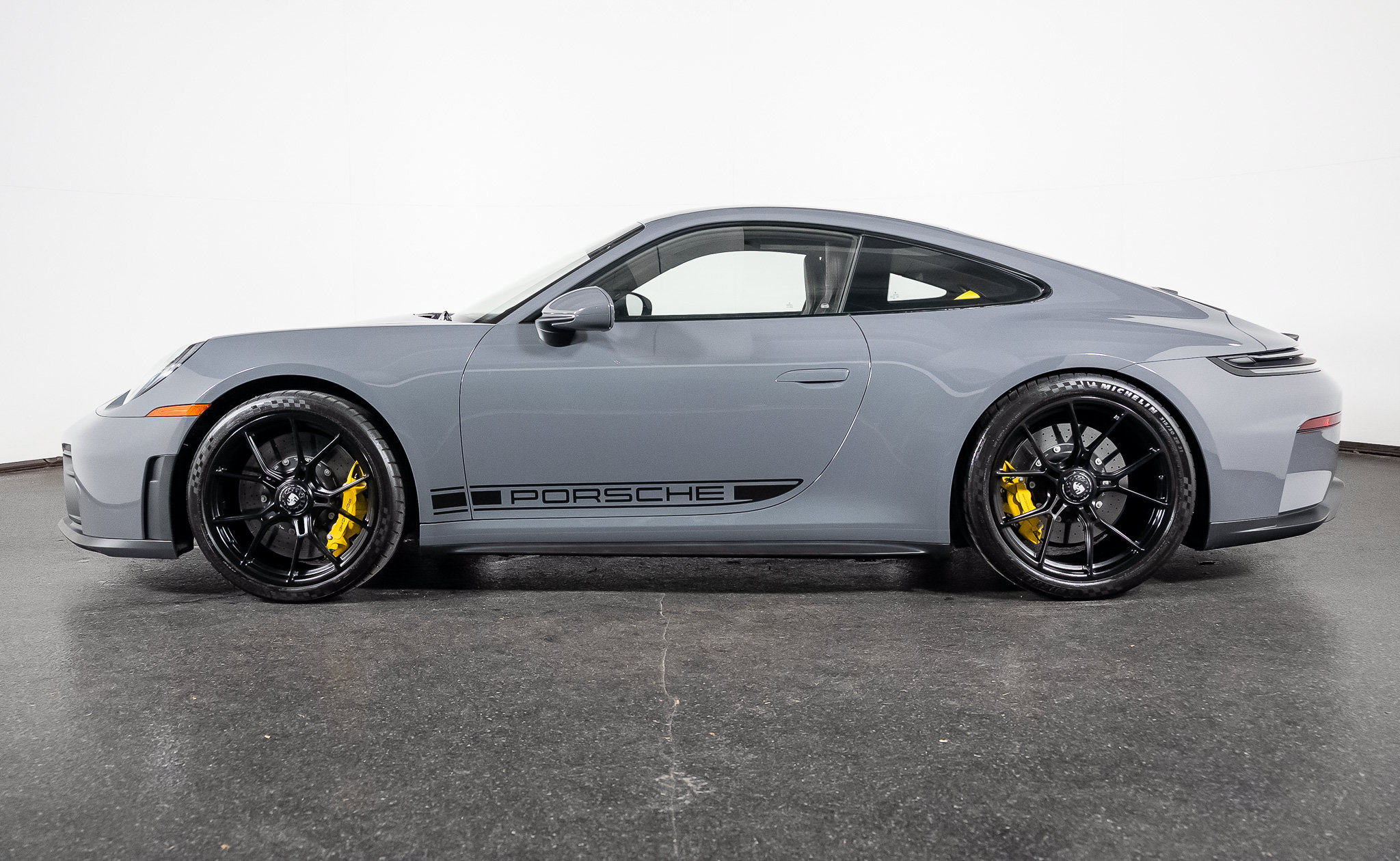 Used 2025 Porsche 911 GT3 RWD image 13
