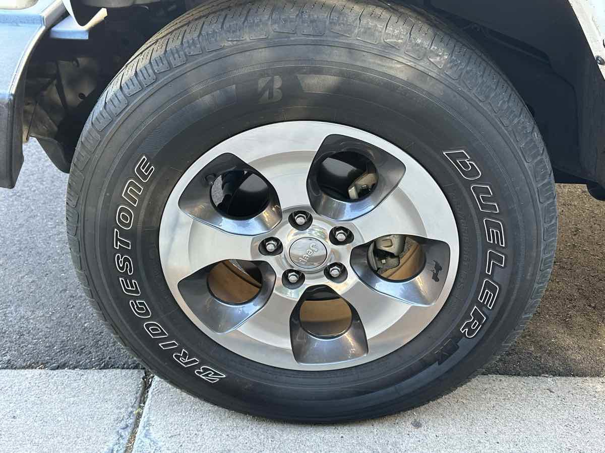 Used 2016 Jeep Wrangler Unlimited Sahara w/ Connectivity Group image 32