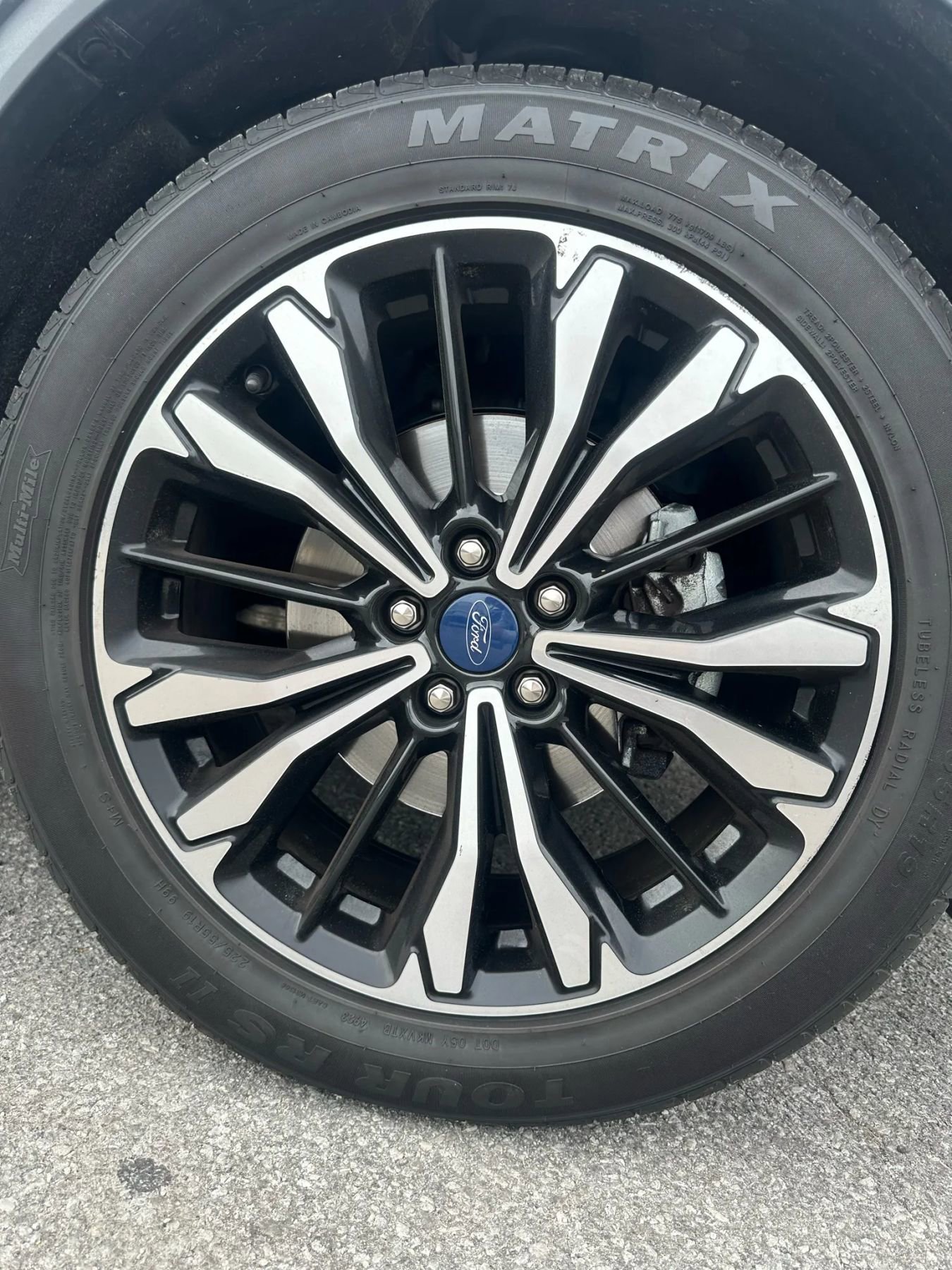 Used 2022 Ford Escape SE w/ SE Sport Appearance Package image 9
