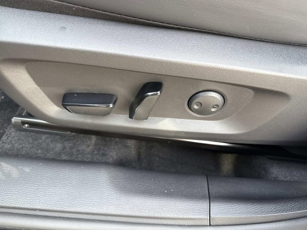 New 2026 Mitsubishi Outlander SE image 23