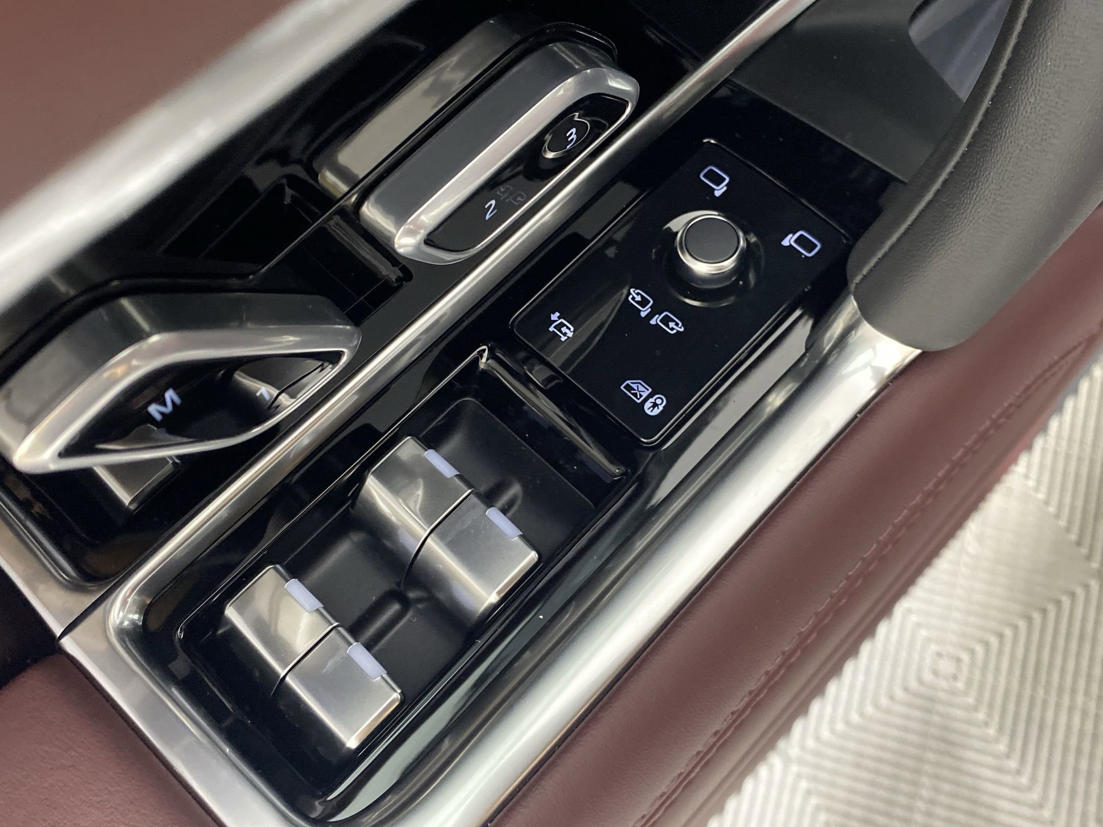 New 2025 Land Rover Range Rover SE image 10