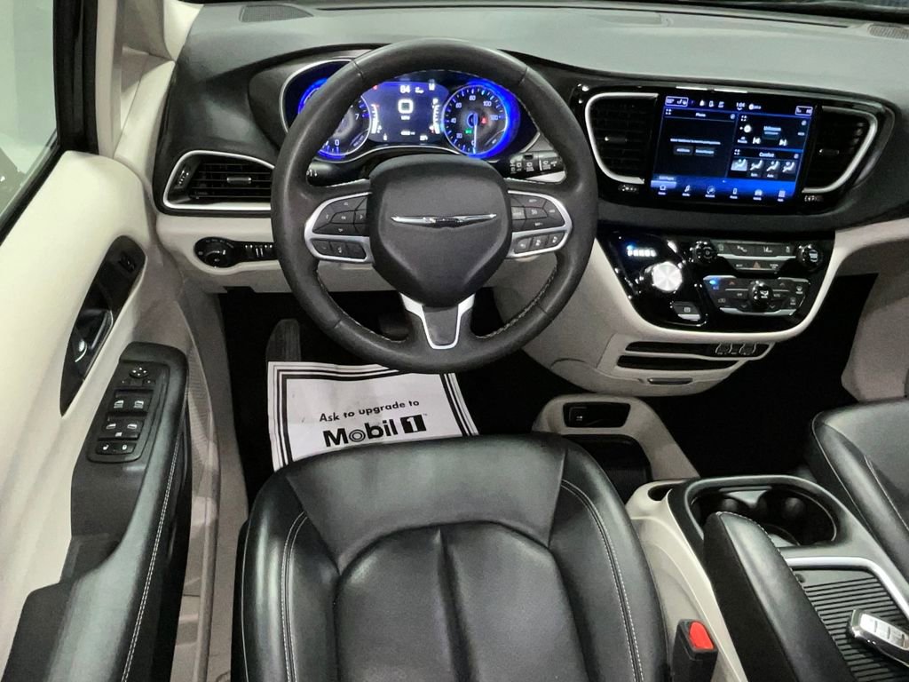 Used 2024 Chrysler Pacifica Touring-L image 30
