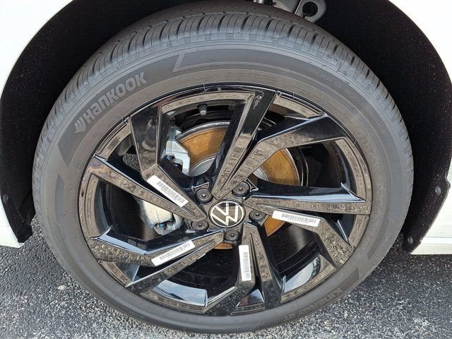 Certified 2026 Volkswagen Jetta SE FWD image 4