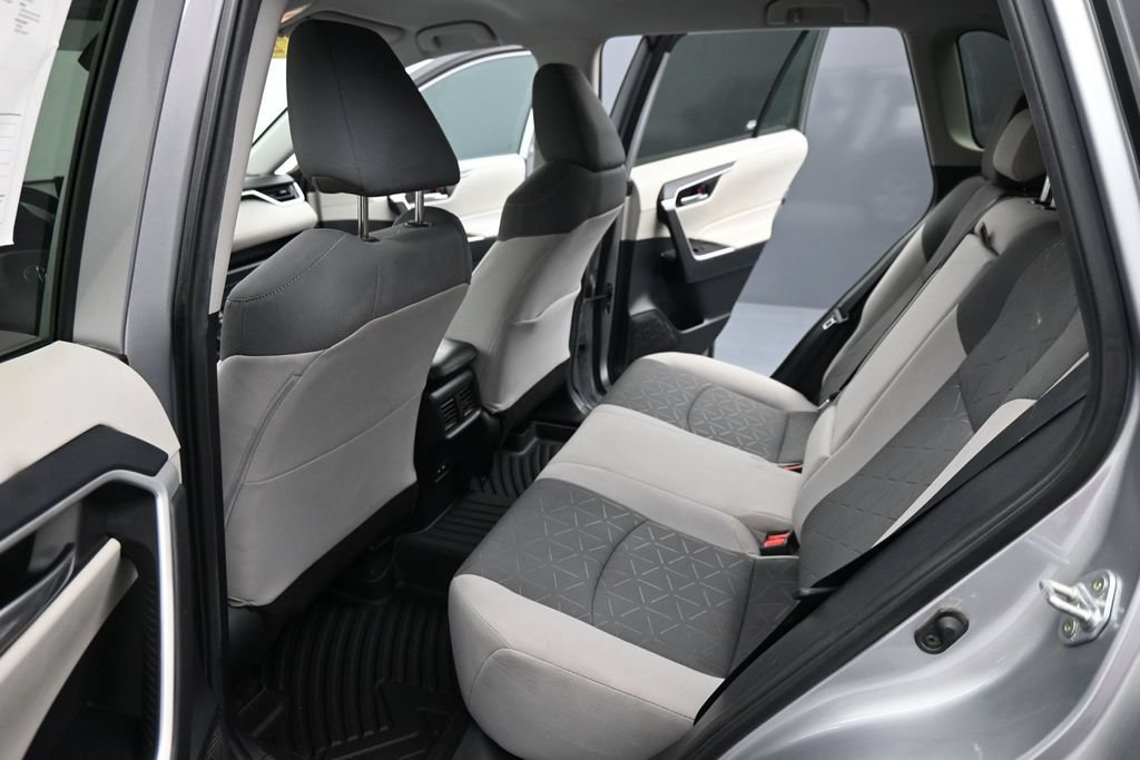 Used 2021 Toyota RAV4 XLE AWD/4WD image 16