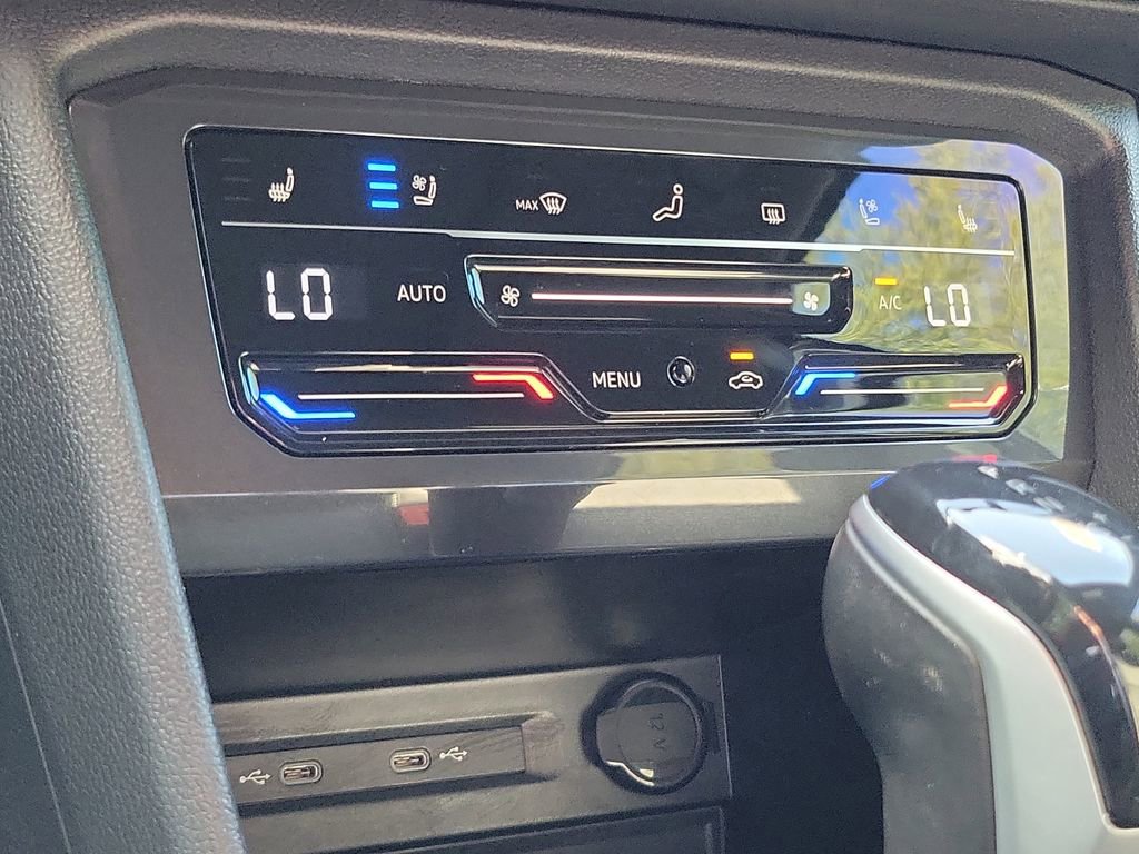 Used 2023 Volkswagen Tiguan SEL R-Line image 31