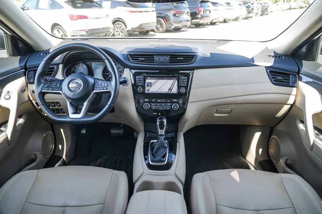 Used 2017 Nissan Rogue SL image 12