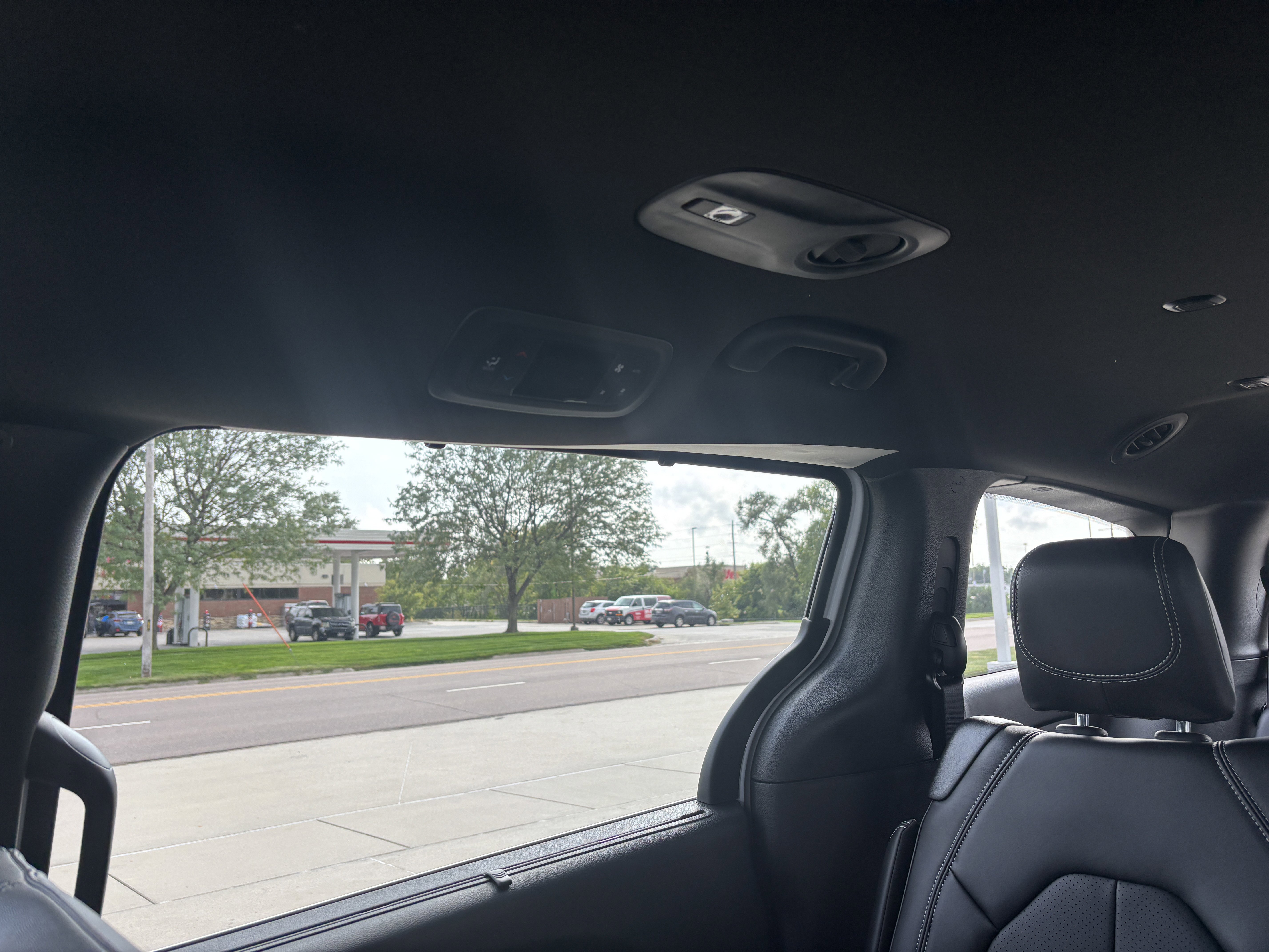 New 2026 Chrysler Pacifica Select image 17