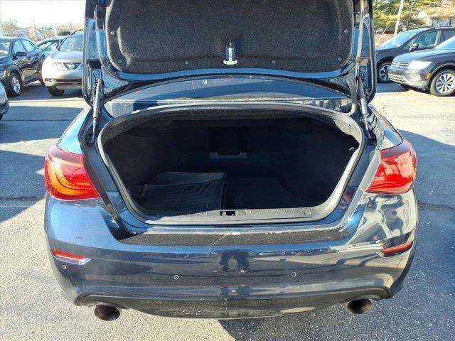 Used 2018 INFINITI Q70 Luxe image 13