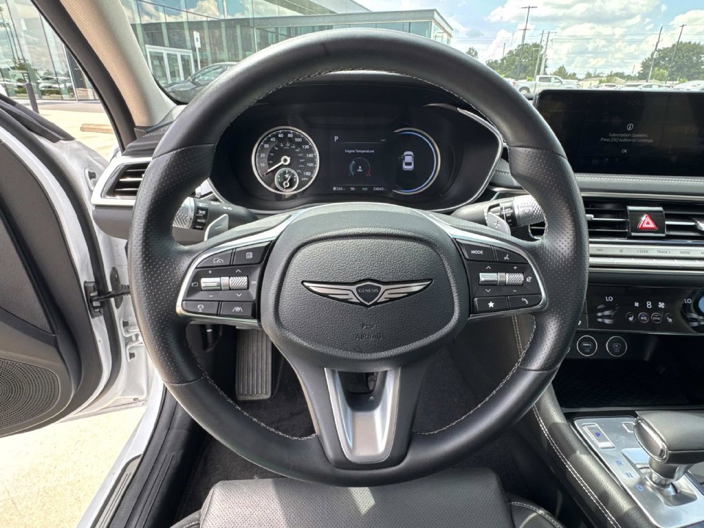 Used 2025 Genesis G70 2.5T RWD image 24