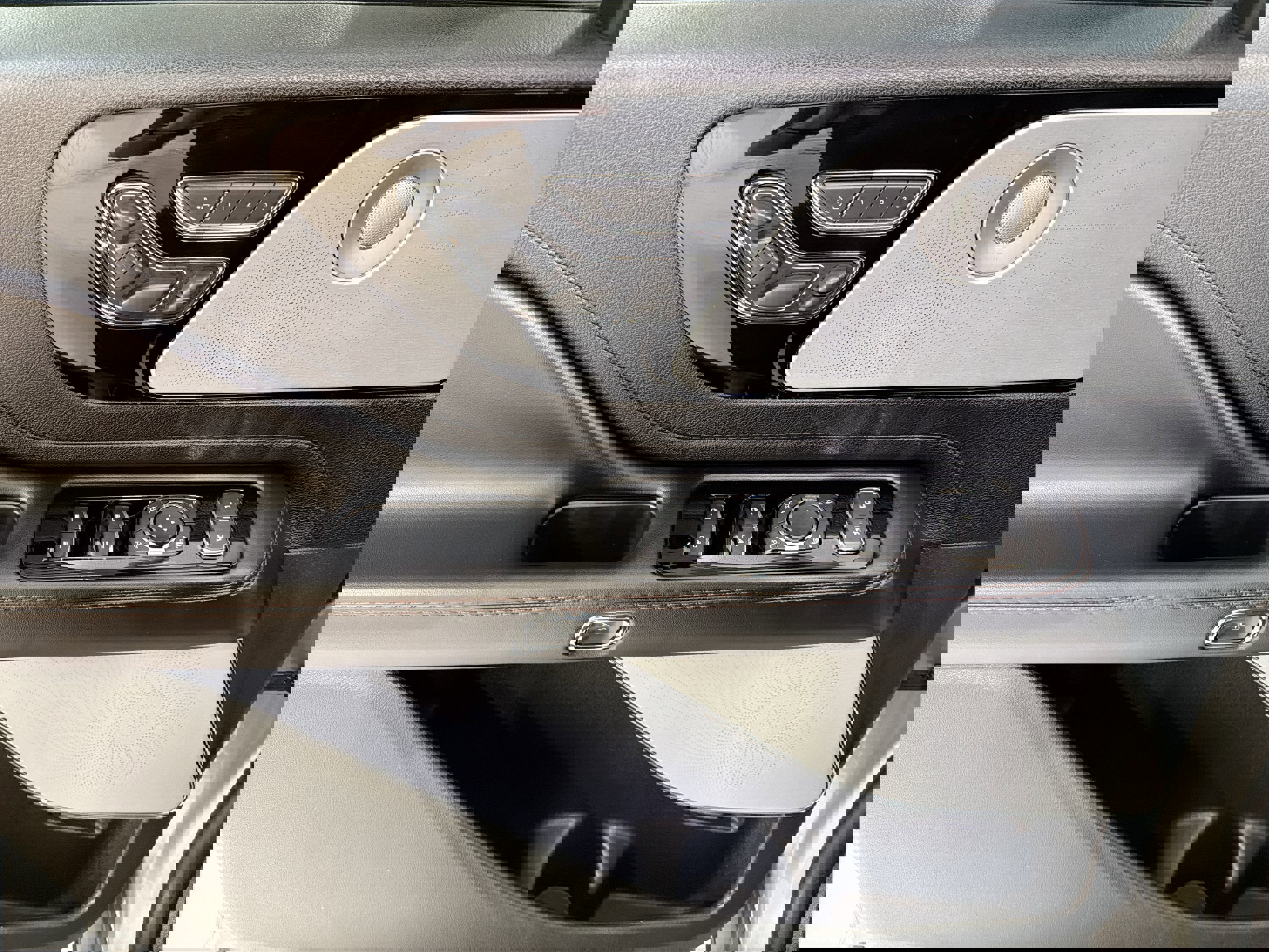 Used 2023 Lincoln Aviator Reserve w/ Equipment Group 201A image 12