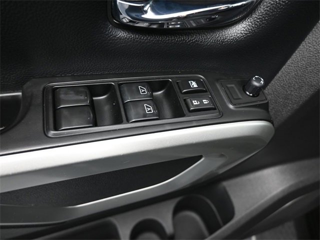 Used 2018 Nissan Titan SV image 13