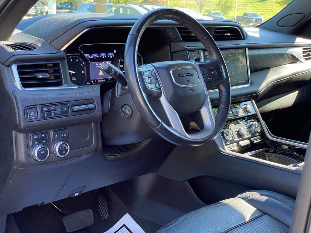 Used 2021 GMC Yukon Denali w/ Denali Premium Package AWD/4WD image 11